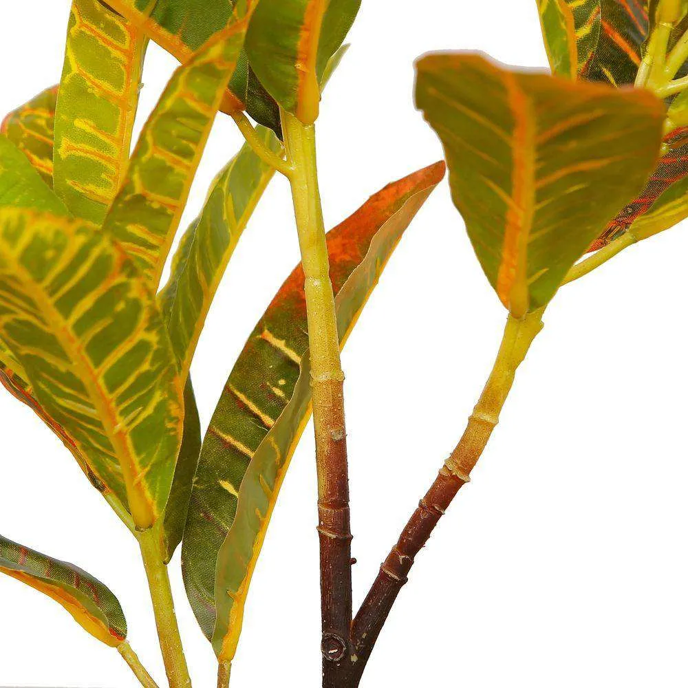 Planta en maceta de crotones artificiales